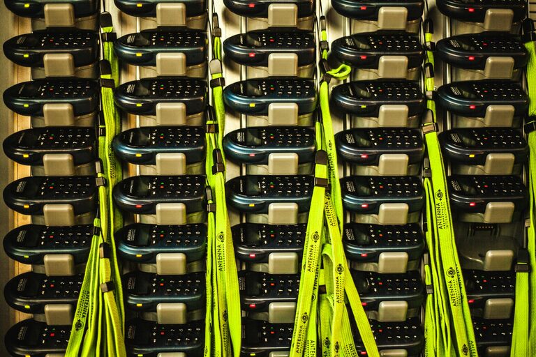 Come allestire una stazione di ricarica per dispositivi efficace e ordinata